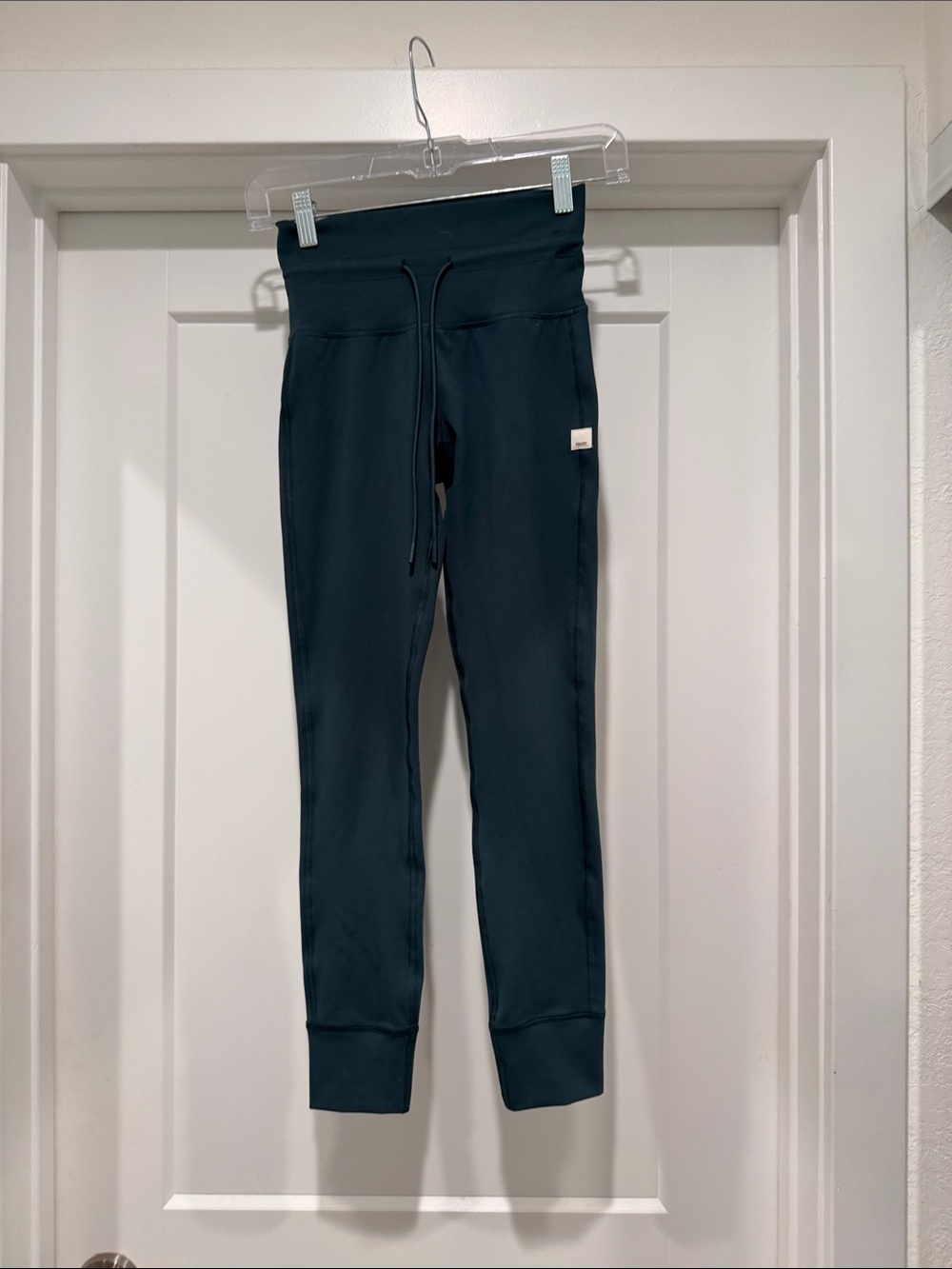 Vuori Kids High-Waist Leggings in Deep Teal Green